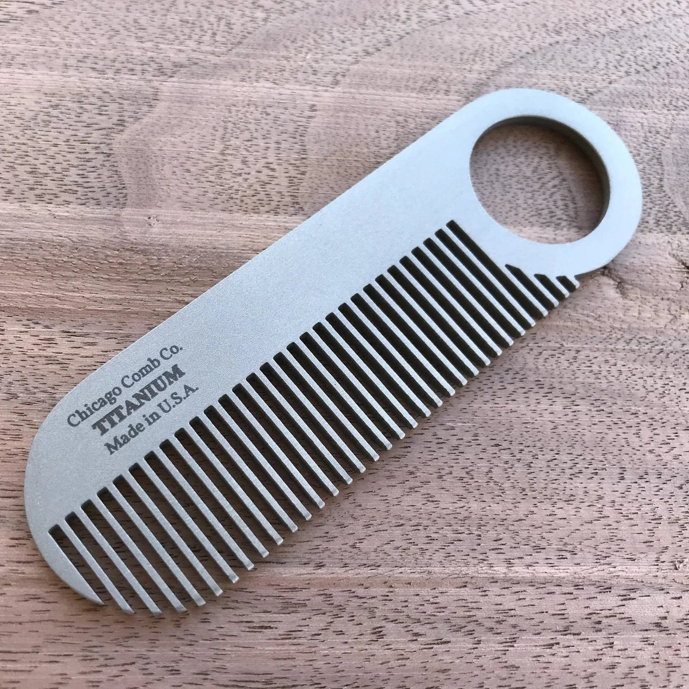 Chicago Comb Co. Peigne à barbe Modèle No. 2 – Titane