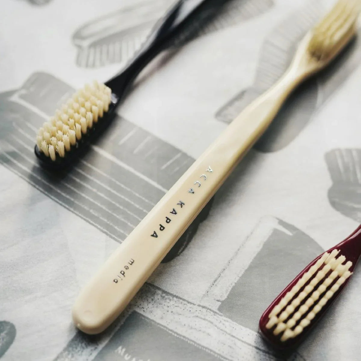 Acca Kappa Brosse à dents – Nylon Vintage – Moyen – Rouge