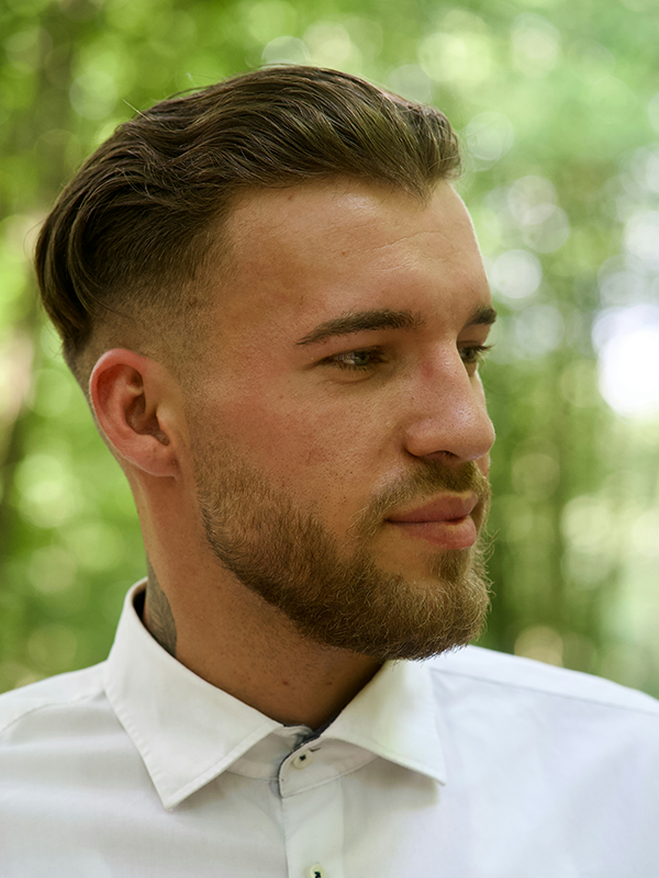 Slick back long avec man bun